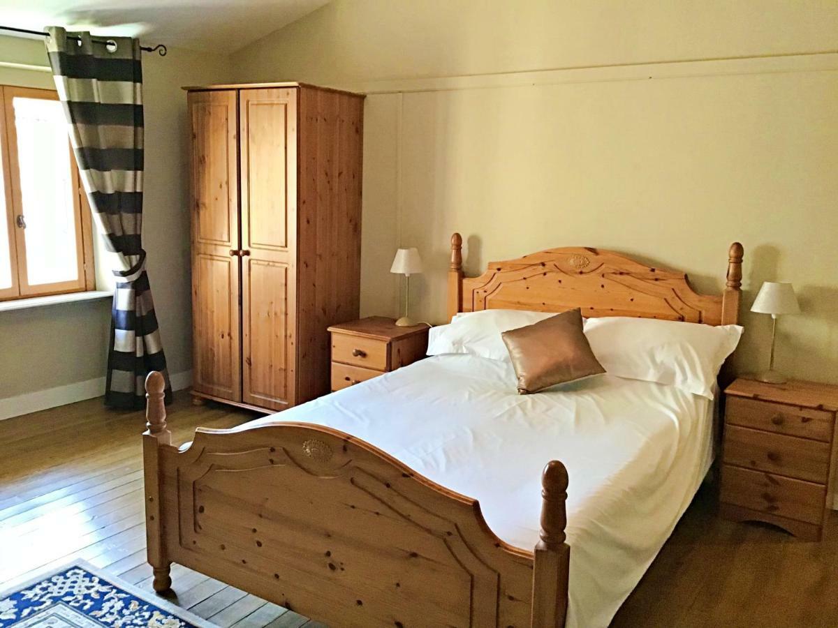 Maison Loubignac at Les Vergnes Gites Exideuil-sur-Vienne Extérieur photo